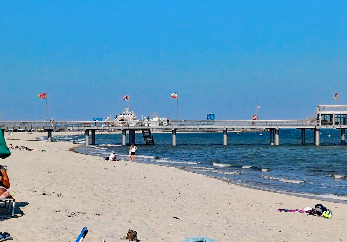 Wyker Strand und Anleger (Neue Mittelbrcke) in Wyk auf Fhr - 09.09.2024