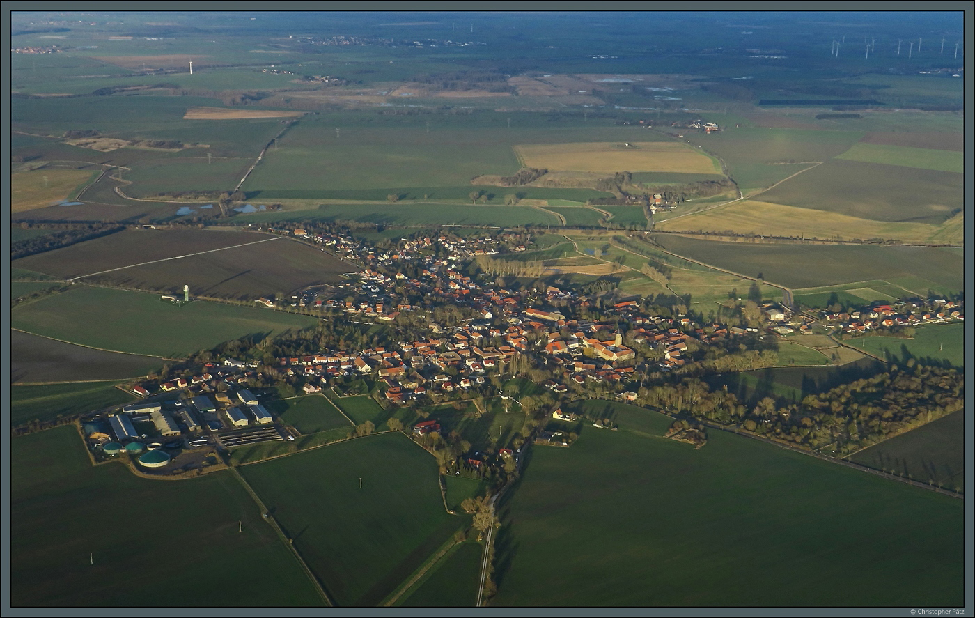 Ca. 1000 Einwohner leben in Ummendorf in der Magdeburger Brde. Im Zentrum des Ortes steht die im dem 12. Jahrhundert errichtete Burg Ummendorf, die heute ein Museum beherbergt. (02.02.2025)