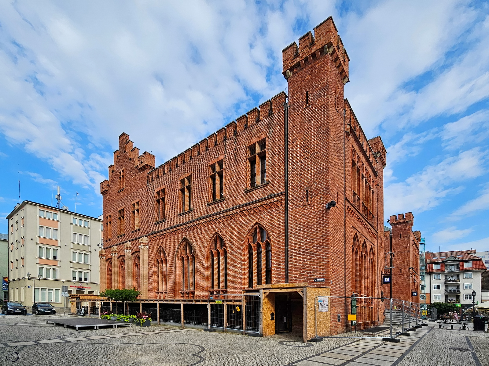 Das heutige Rathaus Kolberg (Kołobrzeg) wurde von 1829 bis 1832 im neugotischen Stil erbaut, weil das ursprngliche mittelalterliche Rathaus whrend der Belagerung durch franzsische Truppen 1807 zerstrt wurde. (September 2024)