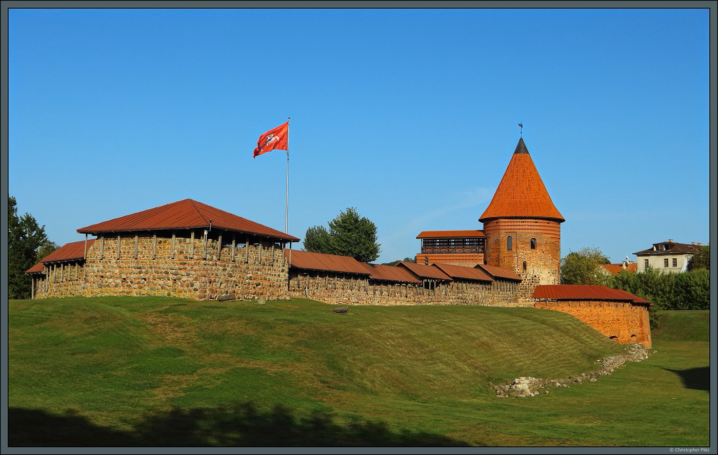 Die Burg Kaunas liegt unweit der Mndung des Flusses Neris in die Memel. Entstanden ist sie im 14. Jahrhundert, heute ist nur noch der sdliche Teil erhalten. (Kaunas, 04.09.2024)