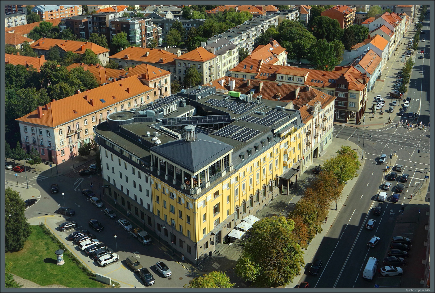 Im Zentrum von Klaipėda befindet sich in einem Bau aus den 1950er Jahren mit modernem Anbau das Hotel Victoria. (Klaipėda, 26.08.2024)