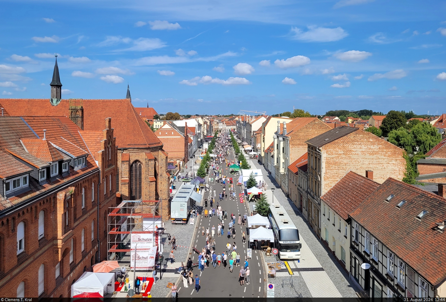 Reges Treiben auf dem Schadewachten in Stendal zum 23. Sachsen-Anhalt-Tag, eingeschnappt auf dem Tangermnder Tor.

🕓 31.8.2024 | 12:44 Uhr