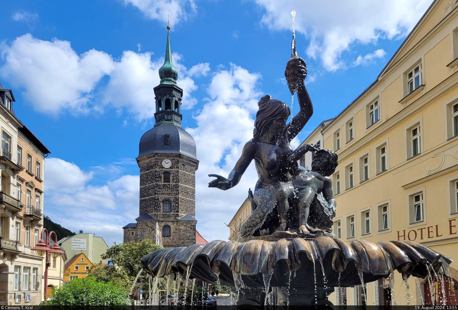 Sendigbrunnen und St.-Johannis-Kirche auf dem Markt in Bad Schandau.

🕓 19.8.2024 | 13:55 Uhr