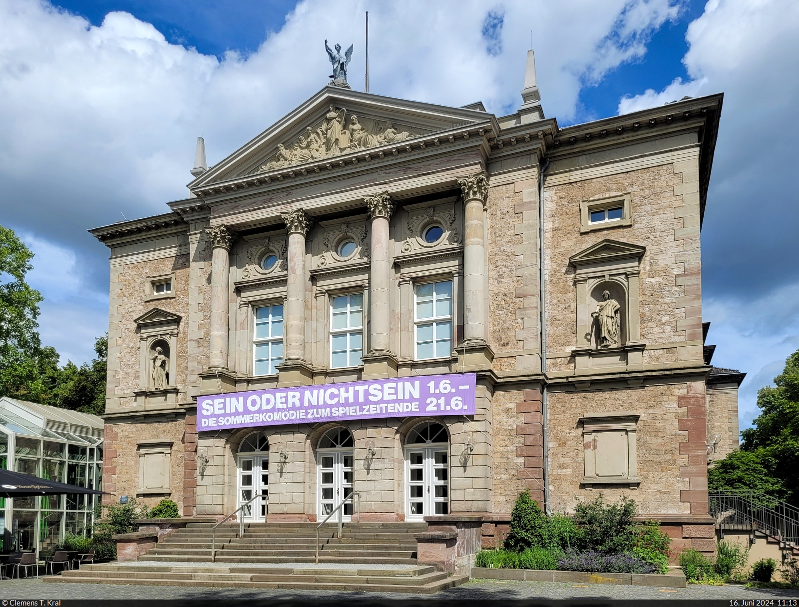 Sdfassade und Eingang des Deutschen Theaters in Gttingen. Seit 1890 werden hier Stcke aufgefhrt.

🕓 16.6.2024 | 11:13 Uhr