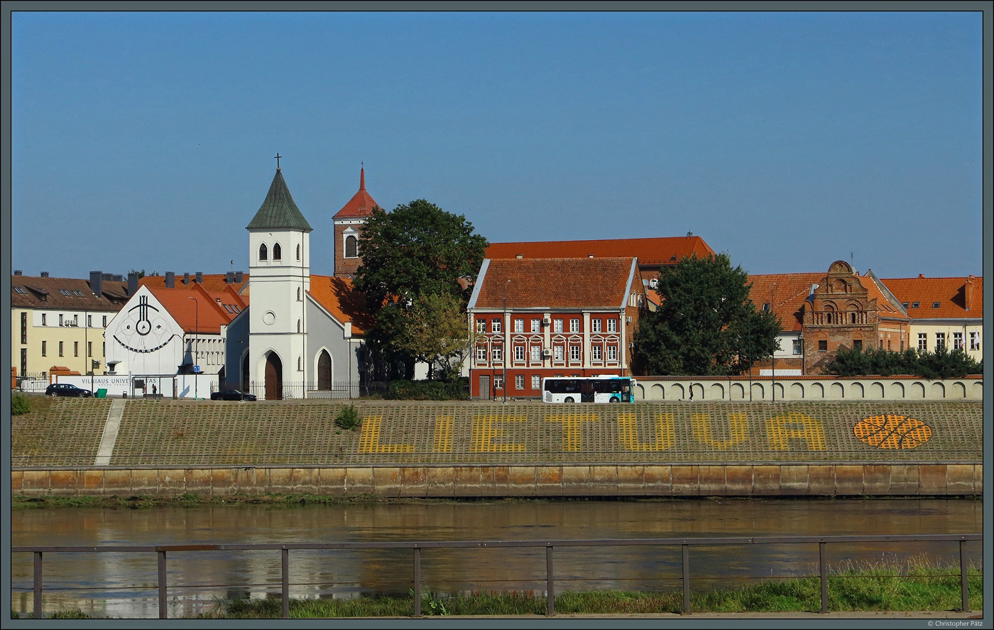 Unmittelbar am Flussufer der Memel befindet sich die evangelisch-lutherische Kirche von Kaunas, welche aus dem 17. Jahrhundert stammt. (05.09.2024)