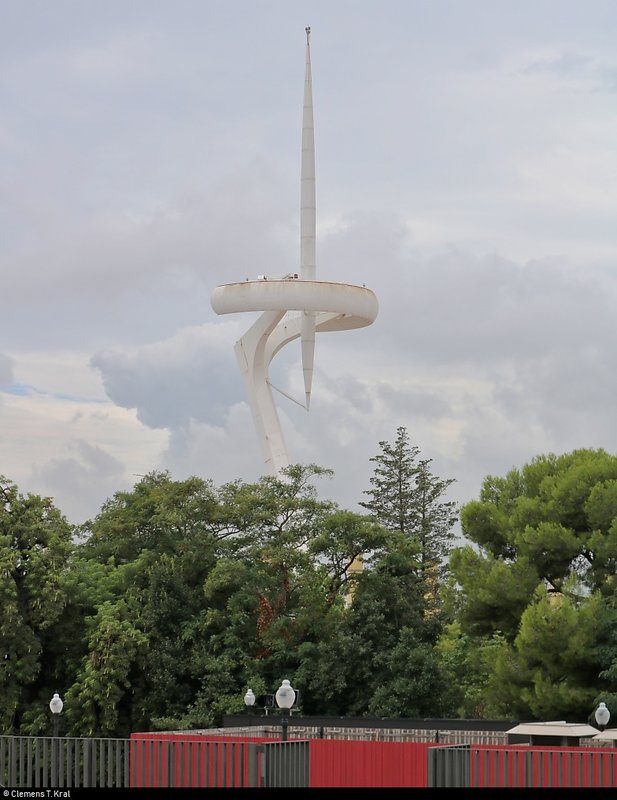 Blick Vom Olympiastadion Barcelona E Auf Den Torre De Comunicacions De Montjuic Kommunikationsturm Des Montjuic Ein 136 M Staedte Fotos De