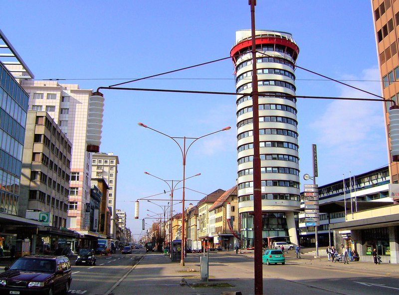 La Chaux De Fonds Aussichtsturm Espacite Mit Restaurant Hoch Uber Der Stadt Staedte Fotos De