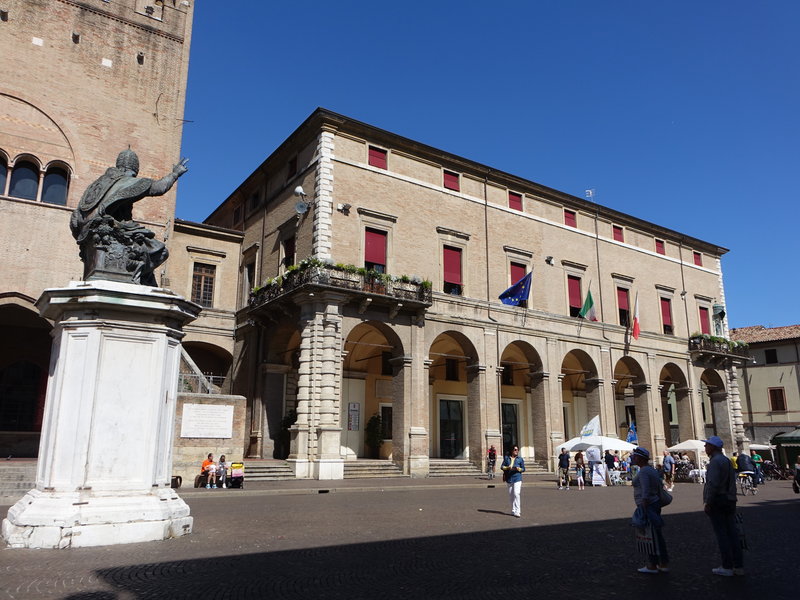 Rimini Rathaus Und Denkmal An Der Piazza Cavour 21 09 19 Staedte Fotos De