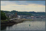 Blick vom Schiff auf die Stadt Oban an der Westk�ste Schottlands.