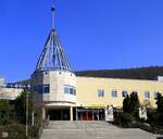 Suhl, Eingang zum Fahrzeugmuseum, mit 260 Objekten eine sehenswerte Sammlung, April 2025