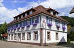Schenkenzell im mittleren Schwarzwald, das Rathaus der knapp 2000 Einwohner z�hlenden Stadt an der Kinzig, Juli 2025 