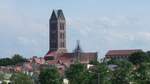 Die Marienkirche (auch Sankt-Marien-Kirche) im Zentrum der Altstadt Wismars am 24.05.24.