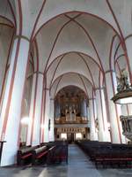 Hamburg am 23.6.2018: Hauptkirche Sankt Jacobi in der Steinstrae, Blick nach Westen durch das Kirchenschiff / eine der 5 evangelisch-Lutherischen Hauptkirchen  / ein mittelalterlichen Bau in der