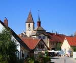 Burkheim, Blick von Osten auf das Stadttor und die Kirche St.Pankratius, Sept.2018