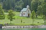 Seehofkapelle am Achensee, vom Schiff aus im Bild festgehalten.