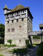 Ungersheim, ECO-Museum, Wohnturm 12.-13.Jahrhundert, Teil der Stadtmauer von M�hlhausen (Mulhouse), wurde 1983 ins Museum umgestzt, Mai 2025