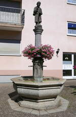 Elzach, Brunnen an der Hauptstrae, Juli 2022