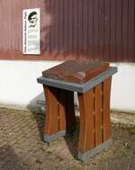 Nimburg, Denkmal f�r den Schriftsteller Otto-Heinrich K�hner, 1921 im Ort geboren und 1996 verstorben, Sept.2025