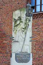 Dieses Denkmal ist Martin von Dunin gewidmet, welcher der Erzbischof von Gnesen und Posen sowie Primas von Polen war.