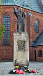 Dieses Denkmal des Papstes Johannes Paul II habe ich Anfang September 2024 in Koszalin (Kzlin) entdeckt.