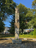 Anfang September 2024 habe ich dieses dem polnischer Ministerprsidenten Władysław Sikorski gewidmeten Denkmal in Koszalin (Kzlin) entdeckt.