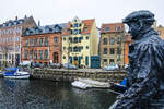 Christianshavns Kanal liegt im Stadtteil Christianshavn in Kopenhagen und ist ein zentraler Bestandteil des historischen Hafenviertels.