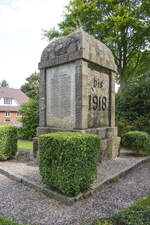 Gedenkstein zu Ehren der gefallenen nordschleswigschen Soldaten des Ersten Weltkriegs im Dorf Sd (deutsch Seth) sdlich von Tnder (deutsch Tondern).