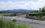 Freiburg, die neue Zufahrt zum im Bau befindlichen Stadion am Flugplatz, von der Granadaallee aus, Mai 2020