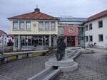 Dettingen an der Iller, Brunnen und Rathaus am Marktplatz (22.01.2025)