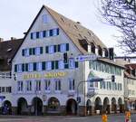 Freudenstadt, das Arkadenhotel Krone am Marktplatz, Nov.2025