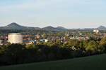 Am Fue der drei Kaierberge gelegene Kreisstadt Gppingen im Abendlicht.