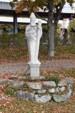 RADOLFZELL am Bodensee (Landkreis Konstanz), 16.10.2025, Ratoldus-Statue zwischen Bahnhof und See; eigentlich Ratold von Verona, war dort von 803 bis 840 der 40.