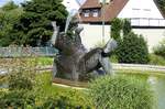 Fessenbach in der Ortenau, der Bacchus-Brunnen, sprudelt hier mit Wasser statt mit Wein, Aug.2023