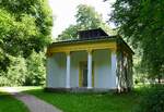 Donaueschingen, das Fischhaus im Stil griechischer Tempel, steht im Schlo�park, war der Arbeitsplatz des f�rstlichen Hoffischers, Aug.2025