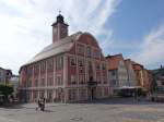 Eichsttt, Rathaus am Marktplatz, freistehender Giebelbau von 1444, Fassade erbaut von 1823 bis 1824 (23.08.2015)