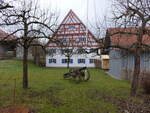 Kirchdorf, ehemalige Mhle, zweigeschossiger Giebelbau mit steilem Satteldach und Fachwerkgiebel, erbaut 1628, heute Heimatmuseum (11.01.2025)