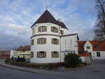 Mindelheim, Collegturm in der Hermelestrae, runder Bau mit Zeltdach, erbaut um 1500 (11.01.2025)