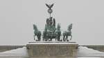 Die Quadriga auf dem Brandenburger Tor in Berlin am 30.12.2010.