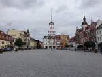 Finsterwalde, Maibaum und H�user am Marktplatz (09.06.2025)