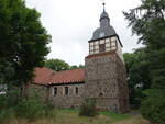 Wusterwitz, evangelische Kirche, Saalkirche mit Westturm, erbaut um 1200 (07.07.2025)