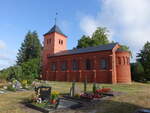Brielow, evangelische Kirche, Kirchturm erbaut 1690, neoromanisches Kirchenschiff erbaut 1873 (08.07.2025)