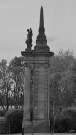 Eine der beiden 1907 errichteten Kolonnaden in der Nhe der Glienicker Brcke.