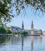 Hamburg - Blick auf die Binnenalster im Mai 2024