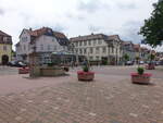 Bad Arolsen, Brunnen und Huser am Kirchplatz (31.05.2024)