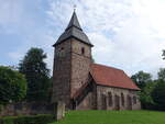 Ehringen, evangelische Kirche, romanischer Kirchturm, Haube aus dem Jahr 1742, gotisches Schiff mit Kreuzgewlbe, Chor sptgotisch (31.05.2024)