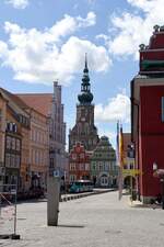 GREIFSWALD (Landkreis Vorpommern-Greifswald), 04.07.2025, Blick vom Markt auf den Turm des Doms St.