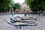 Universit�tsplatz Rostock: Skulpturen am Brunnen der Lebensfreude.