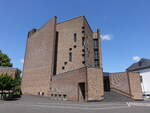 Meschede, Klosterkirche Maria Himmelfahrt der Abtei K�nigsm�nster, erbaut bis 1964 (19.06.2025)