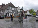 Geseke, Brunnen und Huser am Marktplatz (10.06.2024)