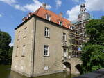 Haus Heeren, Wasserschlo erbaut 1606, erweitert 1857 mit Erkerturm (08.06.2024)